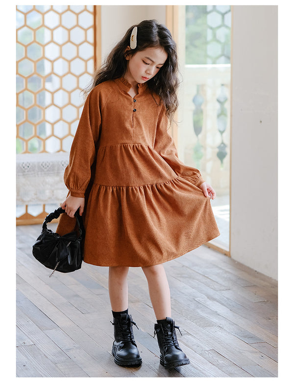 فستان بني لاطلالة هادئة