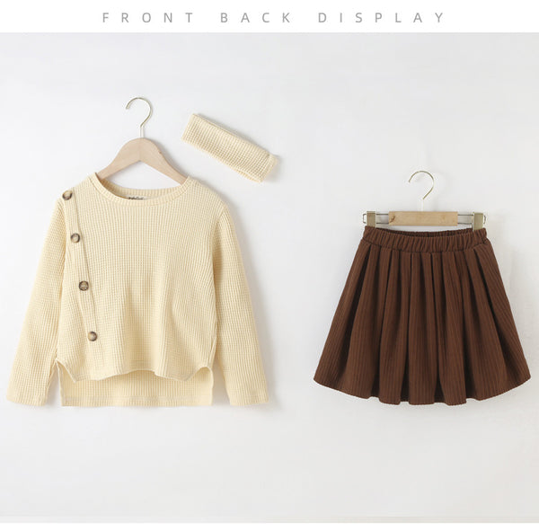 تنورة بنية أنيقة وبلوزة صوف ناعمة ودافئة