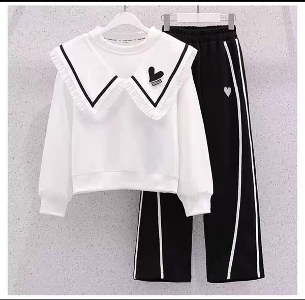 بنطلون بناتي أنيق بتصميم مريح وعملي، مع بلوزة ناعمة